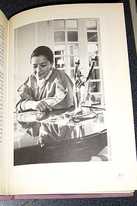 Elle, Adrienne