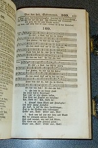 Christliches Gesangbuch, oder Sammlung ausgewahlter Psalmen und geistlicher Lieder über alle wichtigen Wahrheiten der Glaubens-und Sittenlehre. Mit den beliebtesten Psalmen und anderen vierstimmigen Choral-Melodien (reliure bois et argent)