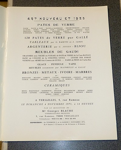 Art nouveau et 1925, meubles de Gaudi. Maître Blache, Versailles, 4 novembre 1973