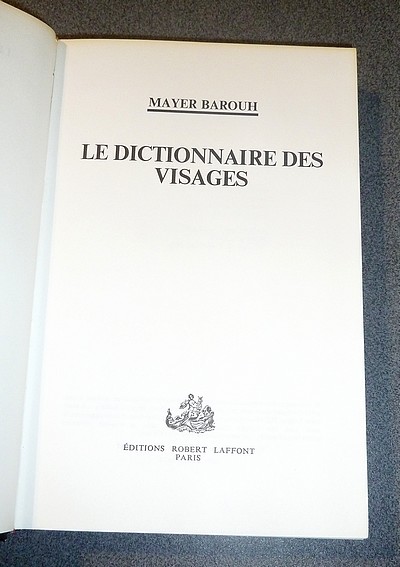 Le Dictionnaire des Visages. Le caractère se lit sur les visages à livre ouvert