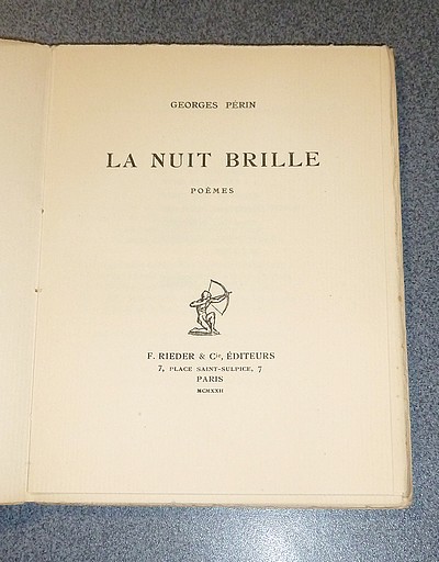 La nuit brille. Poèmes