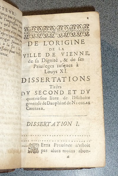 Les recherches du Sieur Chorier, sur les Antiquitéz de la Ville de Vienne, Métropole des Allobroges, Capitale de l'Empire Romain dans les Gaules, des deux Royaumes de Bourgogne, & présentement du Dauphiné (1658)