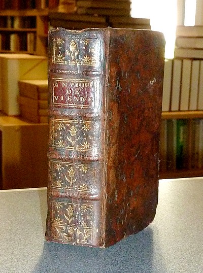 Les recherches du Sieur Chorier, sur les Antiquitéz de la Ville de Vienne, Métropole des Allobroges, Capitale de l'Empire Romain dans les Gaules, des deux Royaumes de Bourgogne, & présentement du Dauphiné (1658)