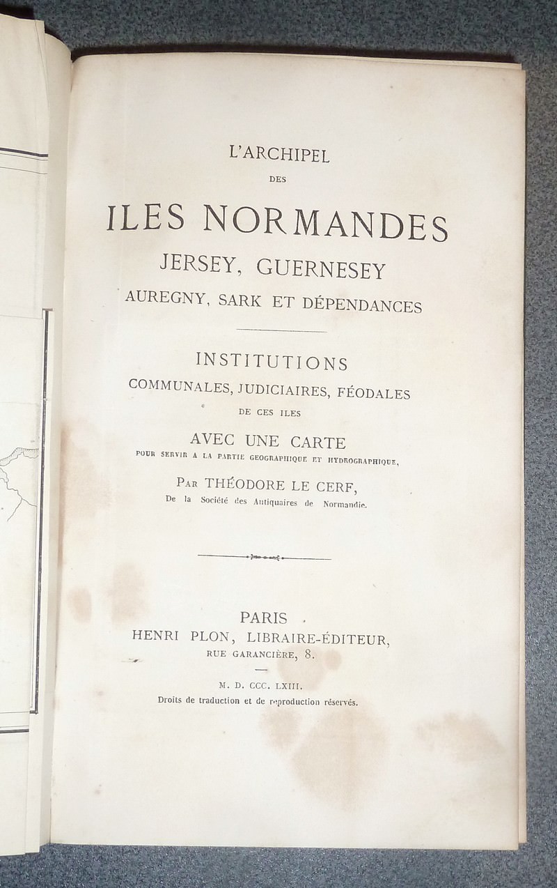 L'Archipel des Iles Normandes. Jersey, Guernesey, Auregny, Sark et dépendances. Institutions communales, judiciaires, féodales de ces îles