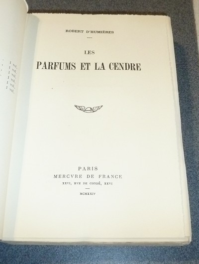 Les parfums et la cendre