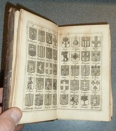 L'État de la Provence, contenant ce qu'il y a de plus remarquable dans la Police, dans la Justice, dans l'Église & dans la Noblesse de cette Province, avec les Armes de chaque famille (3 volumes, 1693, 26 planches)