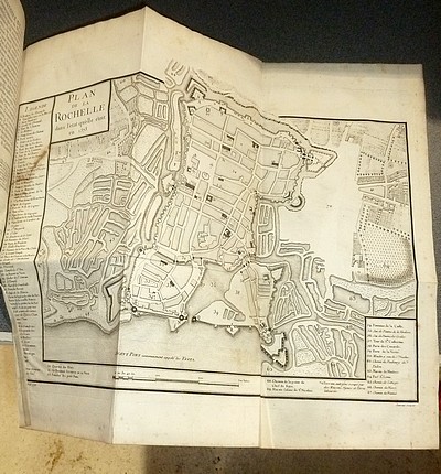 Histoire de la Ville de La Rochelle et du Pays d'Aulnis, composée d'après les auteurs & les titres originaux, & enrichie de divers plans (2 volumes)