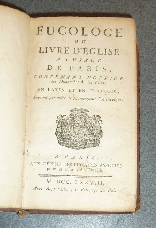 Eucologie ou livre d'église à l'usage de Paris, contenant l'Office des Dimanches & des Fêtes, en latin et en français