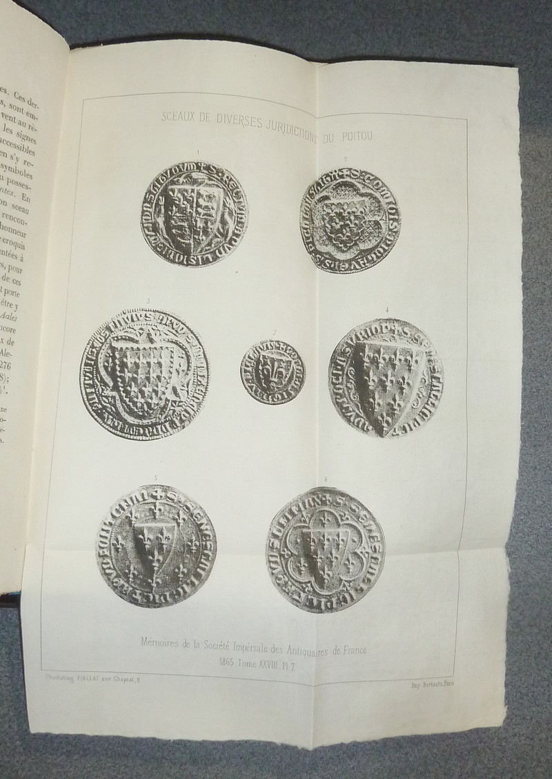 Mémoires et de la Société Impériale des Antiquaires de France. 1865 - Troisième série Tome Huitième. Bulletin de Société Impériale des antiquaires de France 1864