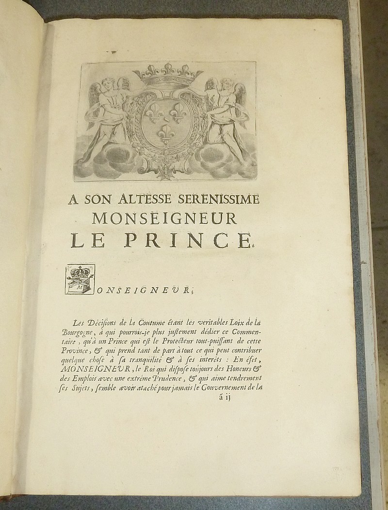 Coutume générale des Pays et Duché de Bourgogne avec le commentaire de Monsieur Taisand [...] dans lequel cette coutume est expliquée par le droit Romain, les loix des anciens Bourguignons, par l'Usage, le commentaire de M. de Chasseneuz...