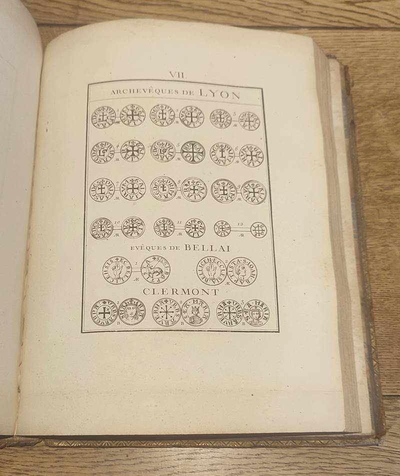 Traité des monnoies des barons ou Représentation et explication de toutes les monnoies d'or, d'argent, de billon & de cuivre, qu'ont fait frapper les possesseurs de grands fiefs, pairs, évêques, abbés, chapitres, villes & autres Seigneurs de France