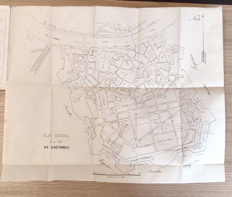 Annuaire statistique de la Cour Impériale de Grenoble et du Département de l'Isère pour l'Année 1858, suivi 1/ loi sur les marques de fabrique et de commerce 2/ loi sur la télégraphie privée 3/ nomenclature des communes 4/ plan ville de Grenoble