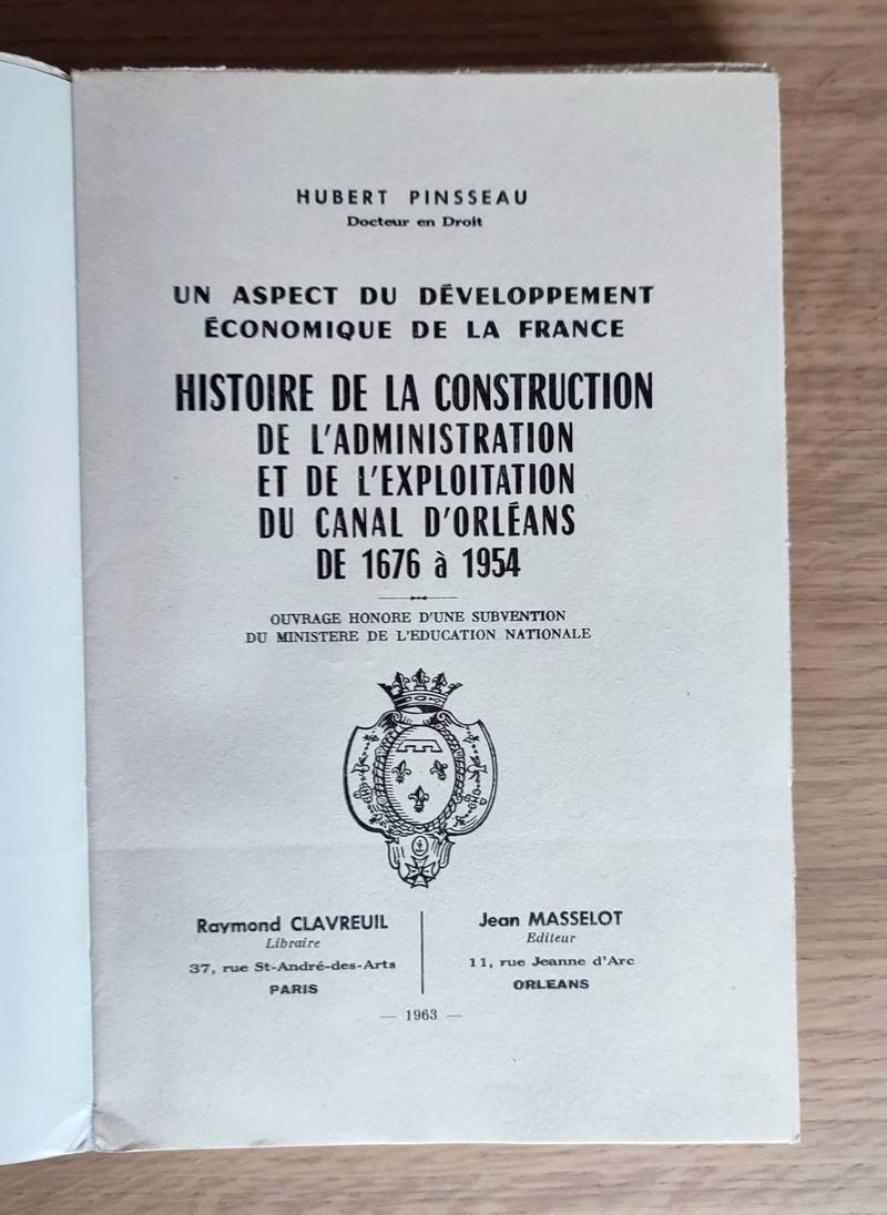 Histoire de la construction de 'administration et de l'exploitation du canal d'Orléans de 1676 à 1954. Un aspect du développement économique de la France