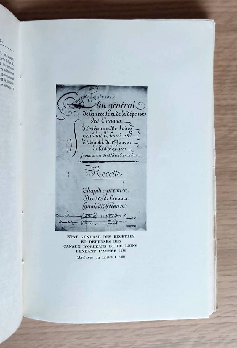 Histoire de la construction de 'administration et de l'exploitation du canal d'Orléans de 1676 à 1954. Un aspect du développement économique de la France