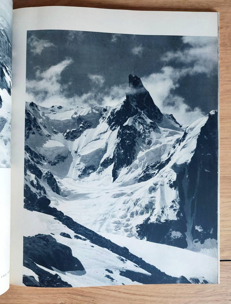 Le Massif du Mont-Blanc. Photoraphies de Georges Tairraz, préface de R. Frison-Roche