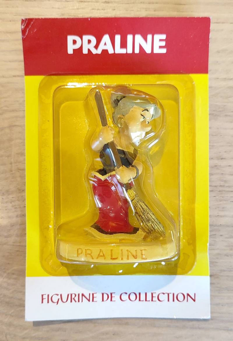 Figurine de Praline, Maman d'Astérix