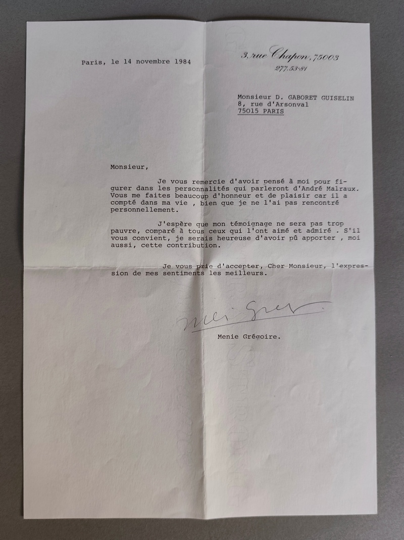 Lettre autographe de 9 lignes signée de Menie Grégoire en date du 14 novembre 1984, avec un article tapuscrit d'une page