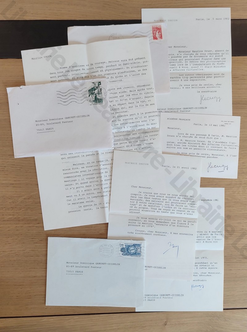 Lettre tapuscrite signée de Maurice Druon en date du 21 avril 1982. Avec une copie tapuscrite...