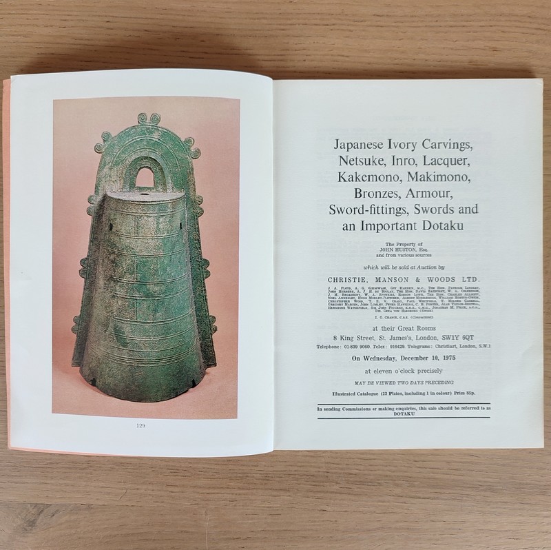Japanese Ivory carvings, Netsuke, Inro, Lacquer, Kakemono, Makimono, Bronzes, Armour,...