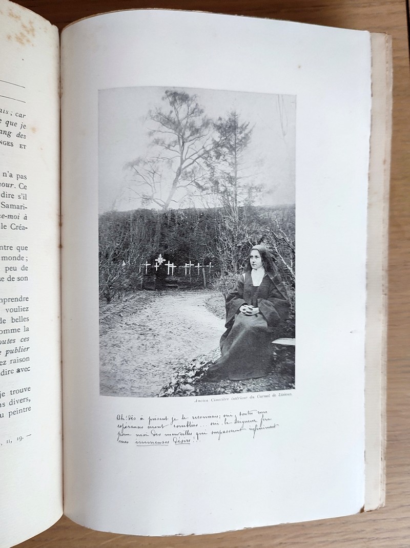 Thérèse de l'enfant Jésus et de la Sainte Face, morte en odeur de Sainteté au Carmel de Lisieux le 30 septembre 1897 à l'age de 24 ans. Histoire d'une Âme écrite par elle-même, lettres, poésies.