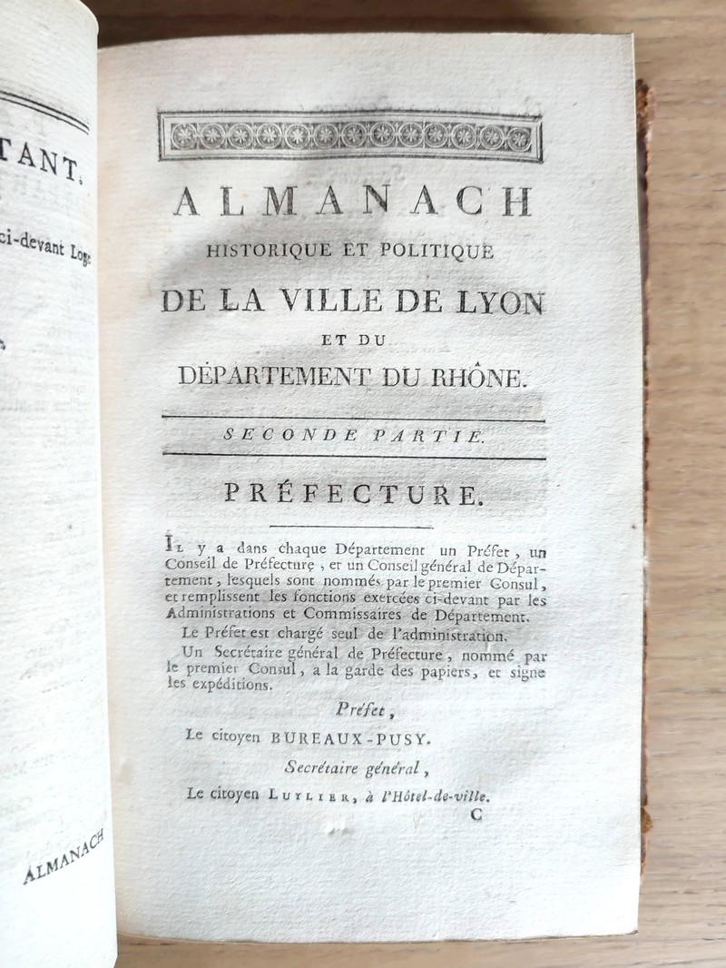 Almanach historique et politique de la ville de Lyon et du département du Rhône pour l'an XII de la République