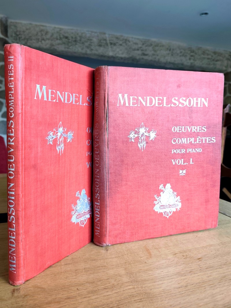 2 volumes des Oeuvres de Félix Mendelssohn, soit Tome I : Oeuvres complètes pour piano (3 volumes en 1), Tome II : Chansons sans paroles, concertos...