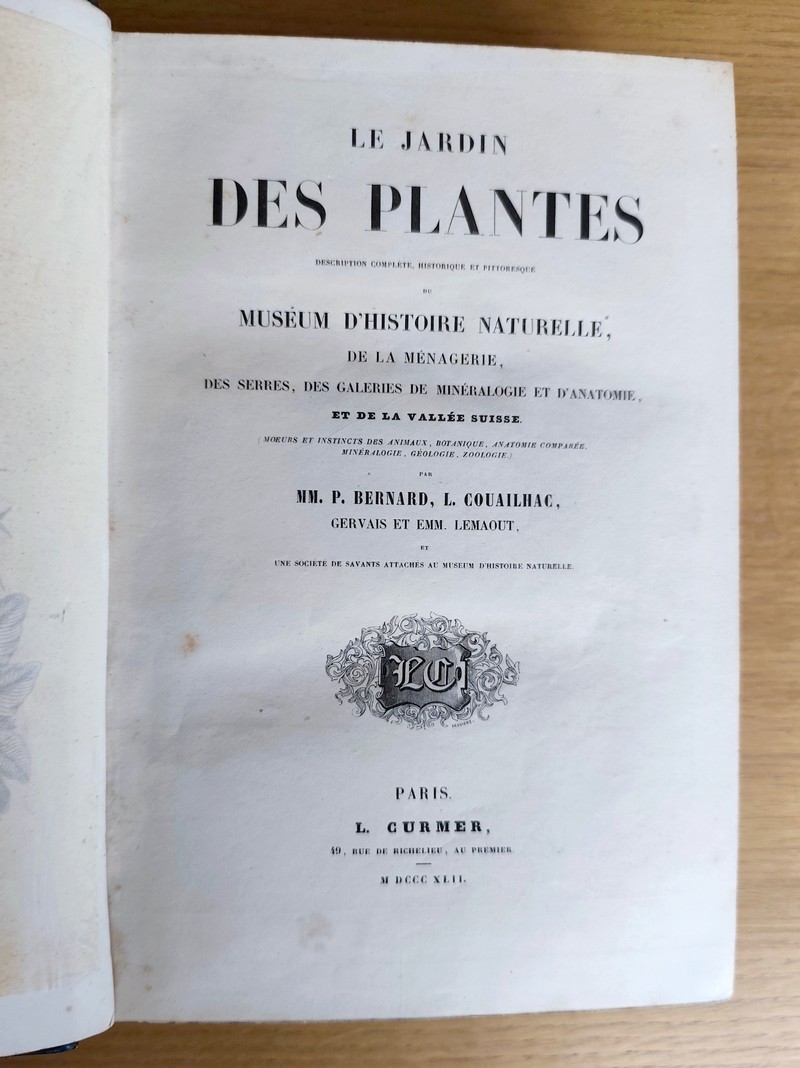 Le jardin des plantes, description complète, historique et pittoresque du Muséum d'histoire naturelle, de la ménagerie, des serres, des galeries de minéralogie et d'anatomie et de la vallée Suisse (complet en 2 vol. in 4)