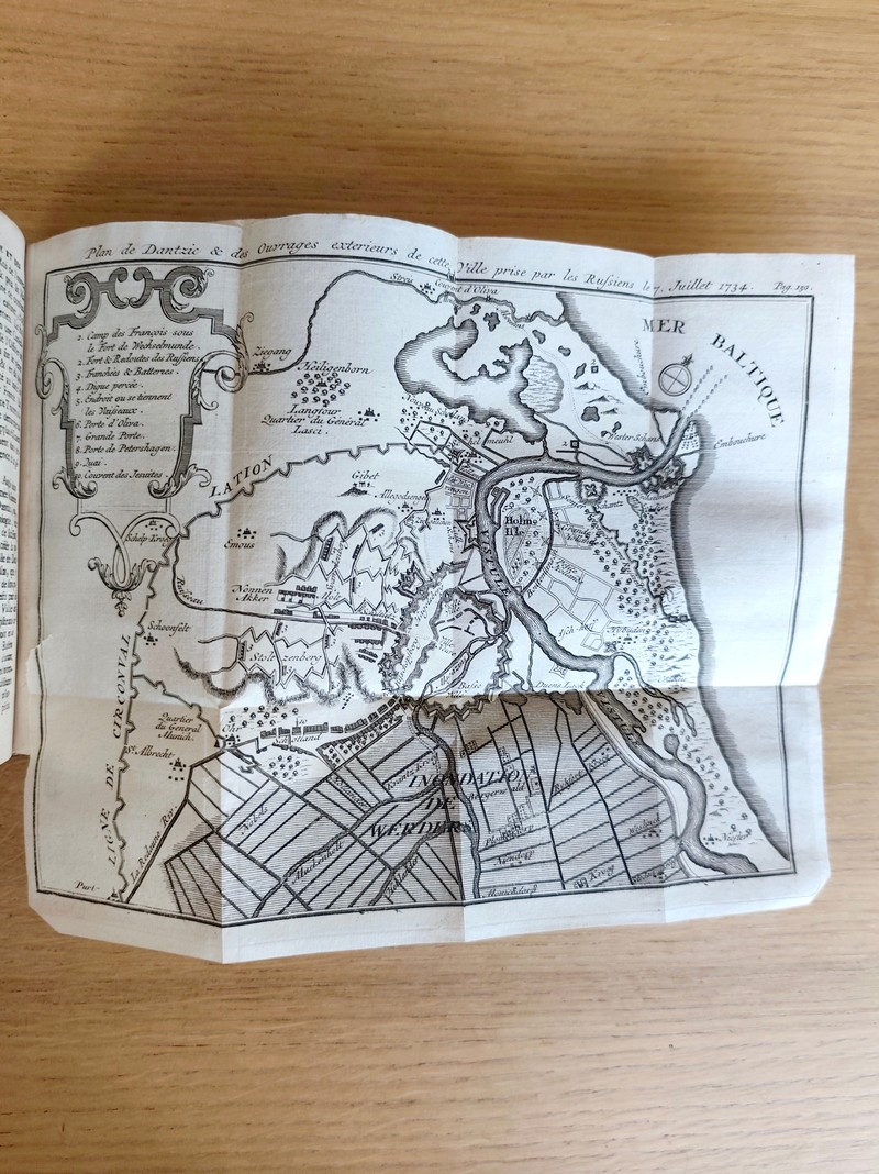 Histoire de la dernière Guerre et des négociations pour la Paix, contenant tout ce qui s'est passé de plus important en Italie, sur le Rhin, en Pologne & dans la plupart des cours de l'Europe avec la Vie du Prince Eugène de Savoye (5 volumes)