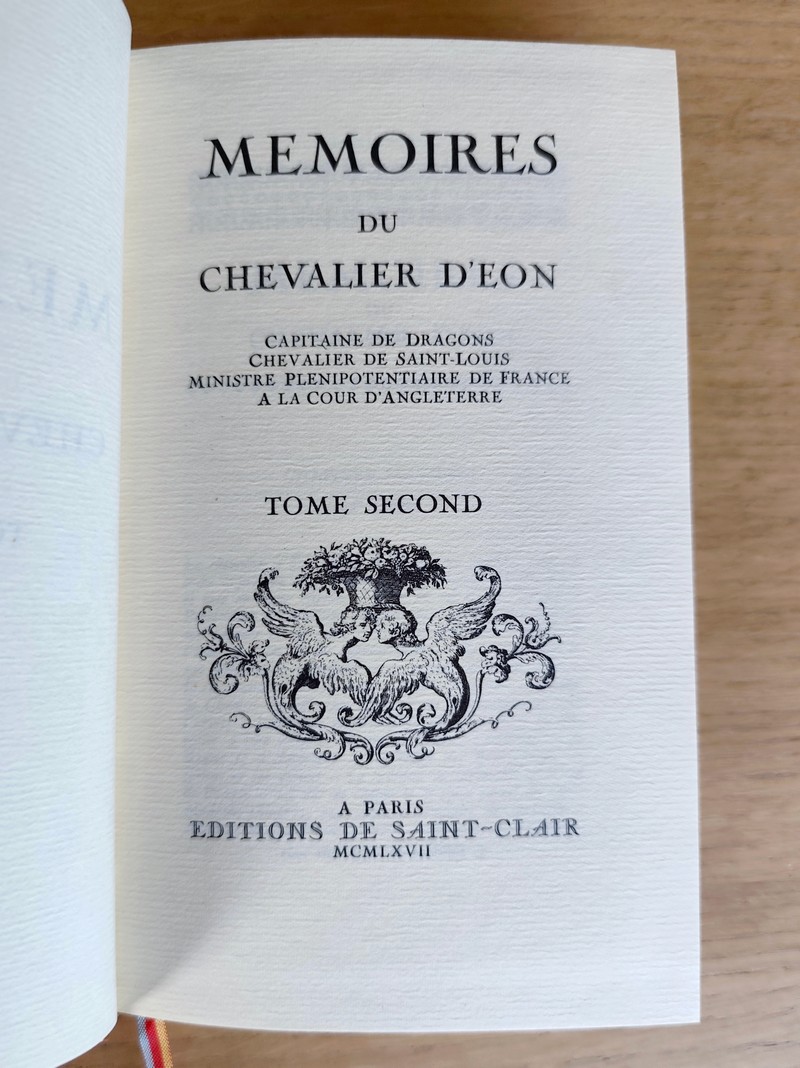 Mémoires du chevalier d’Éon, Capitaine de dragons, Chevalier de Saint-Louis, Ministre plénipotentiaire de France à la cour d'Angleterre (2 volumes)