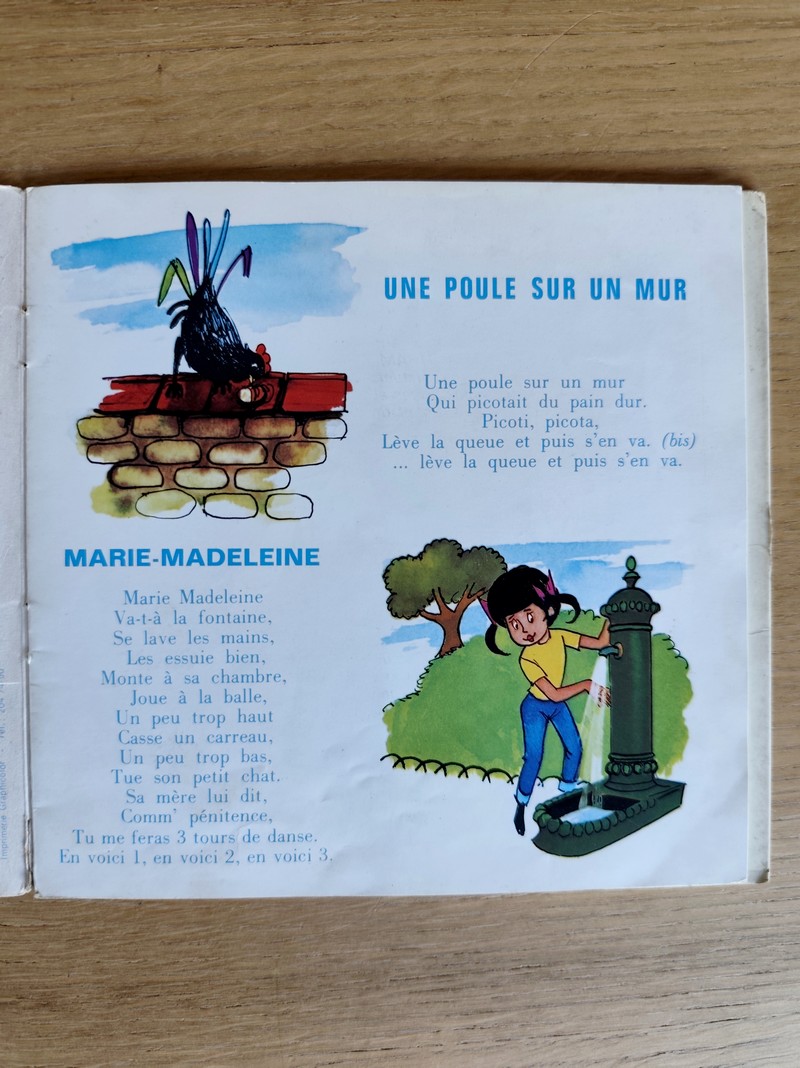 Am Stram Gram, volume 5. Une poule sur un mur - Gentil coquelicot - Marie Madeleine - Frère Jacques - Bleu, bleu, bleu, la bouteille est bleue - Ah mon beau château - Petit Papa c'est aujourd'hui ta fête - Bon voyage M. Dumollet
