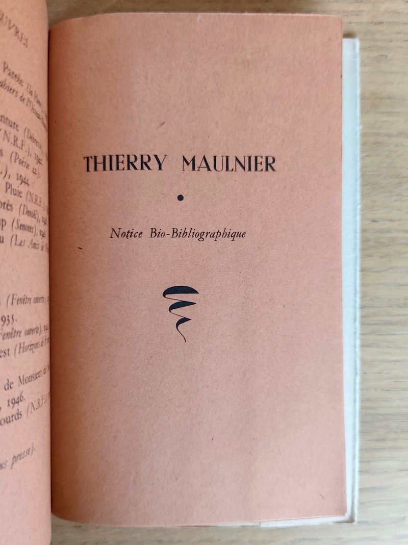 Esquisses littéraires. Poètes du XVIIe siècle - L'énigme de Lautréamont - Rimbaud et son silence - Sur Verlaine - Proust s'éloigne-t-il ? - Giraudoux et la tragédie - Jean-Paul Sartre et la littérature