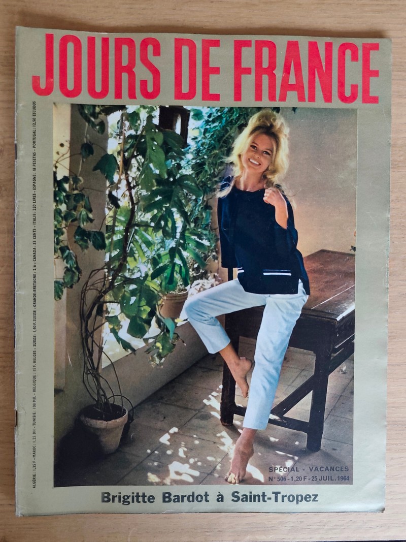 Brigitte Bardot à St-Tropez (Brigitte Bardot). Jours de France 506 du 25 juillet 1964, spécial...