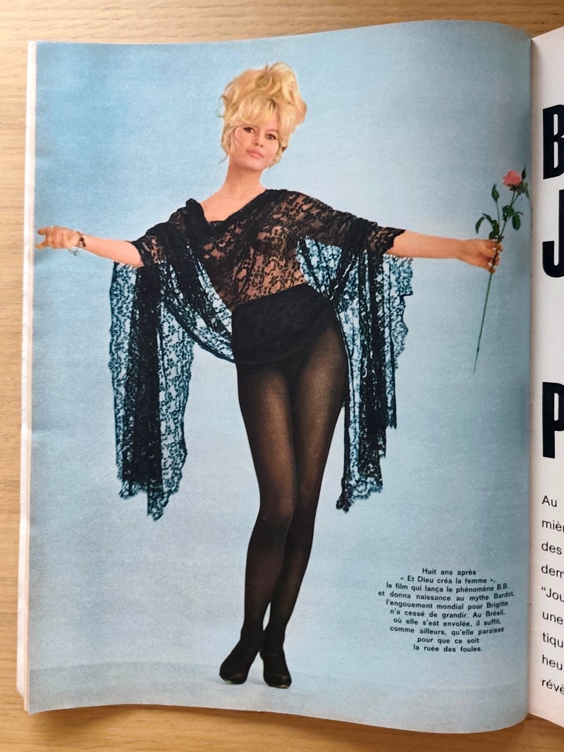 Les vacances secrètes de Brigitte au Brésil (Brigitte Bardot). Jours de France 488 du 21 Mars 1964