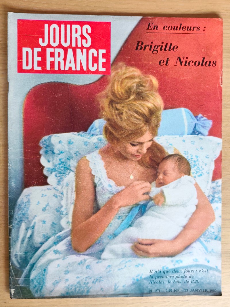 Brigitte et Nicolas. Il n'a que deux jours : c'est la première photo de Nicolas, le bébé de B.B....