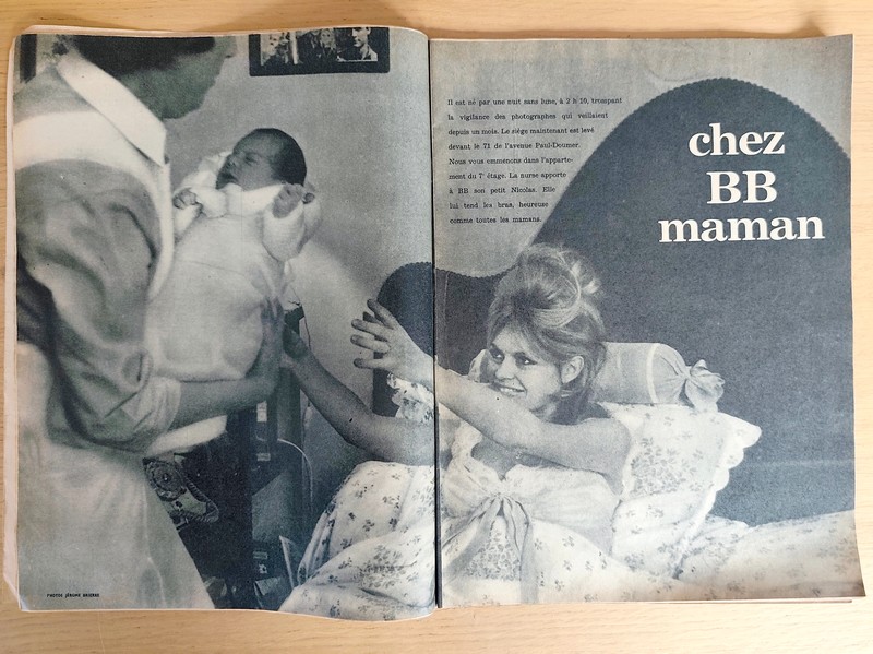 B.B. Maman. Nos reporters ont vécu l'évènement. Le papa, la Star et le bébé (Brigitte Bardot). Paris Match, n° 563 du 23 janvier 1960