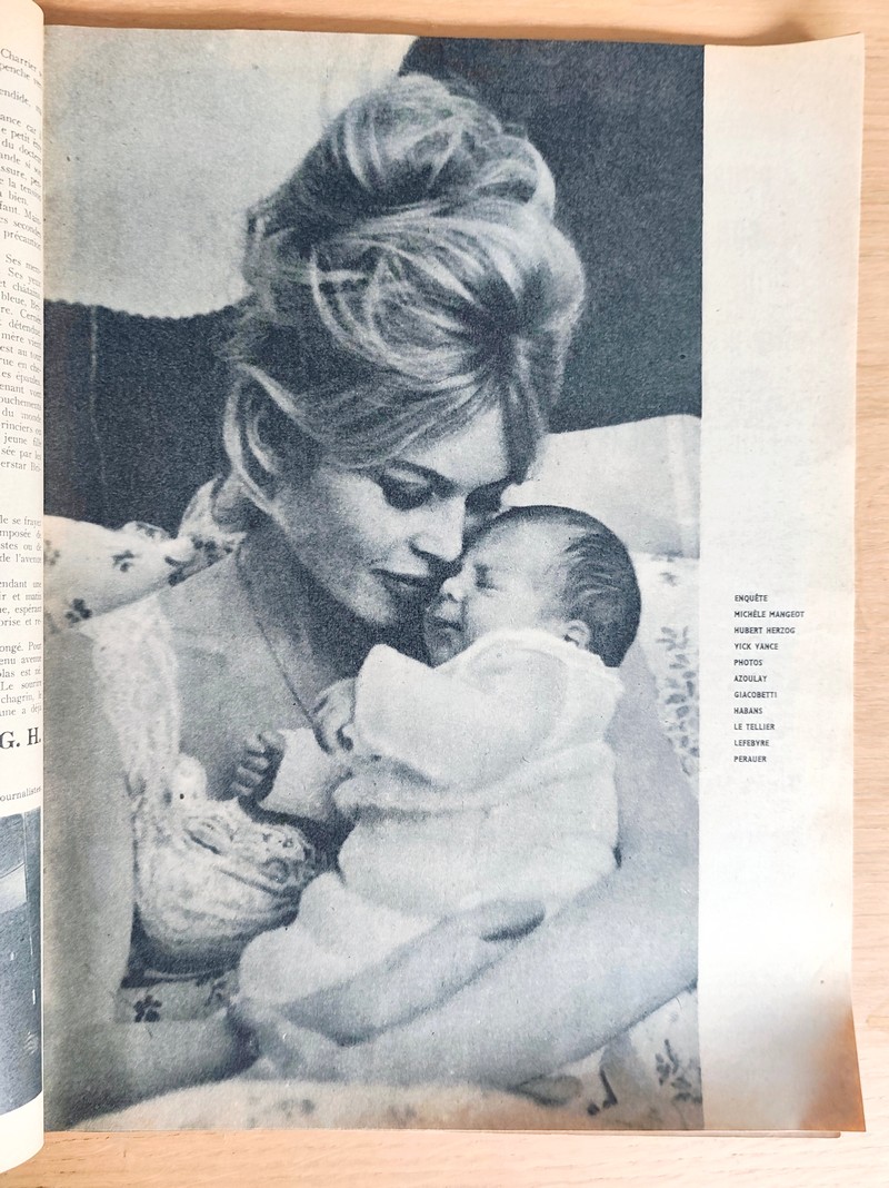 B.B. Maman. Nos reporters ont vécu l'évènement. Le papa, la Star et le bébé (Brigitte Bardot). Paris Match, n° 563 du 23 janvier 1960