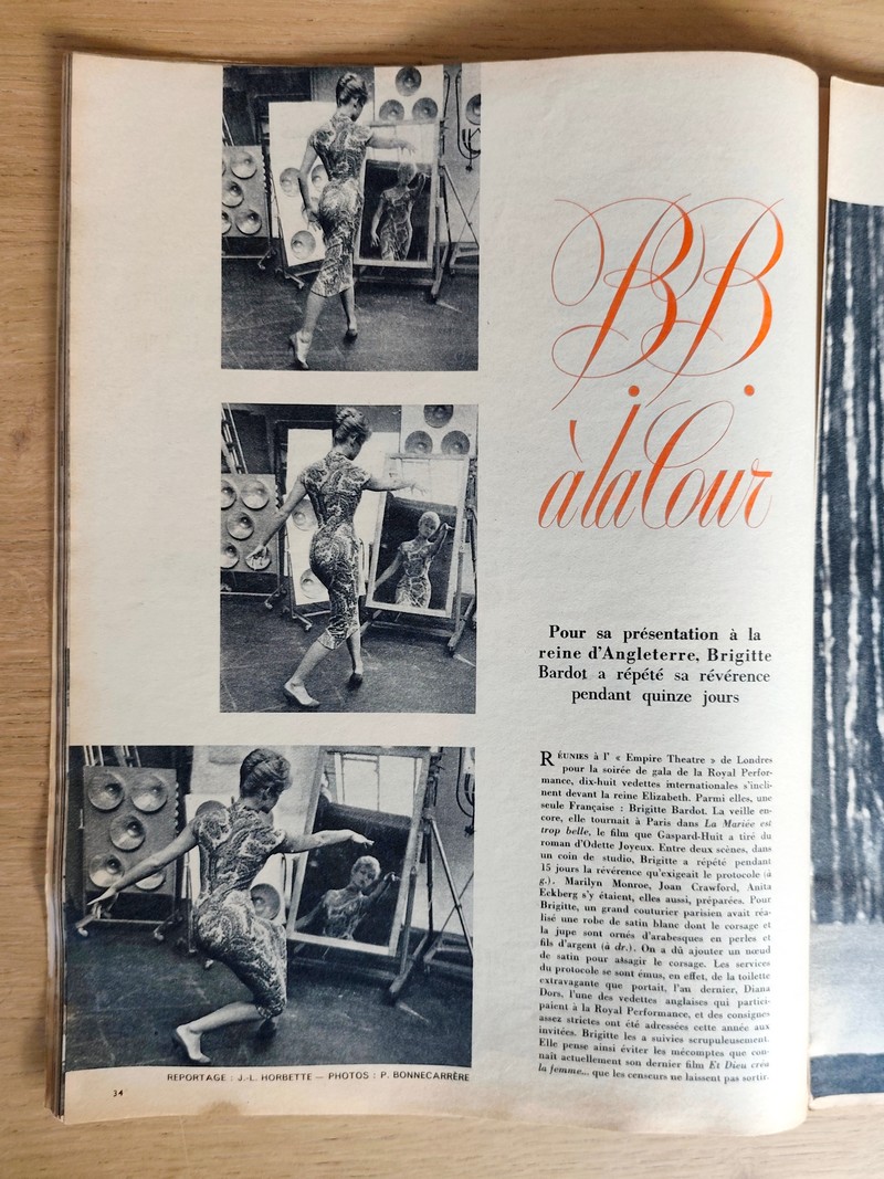 Brigitte Bardot présentée à la Reine d'Angleterre. Jours de France 103 du 3 novembre 1956