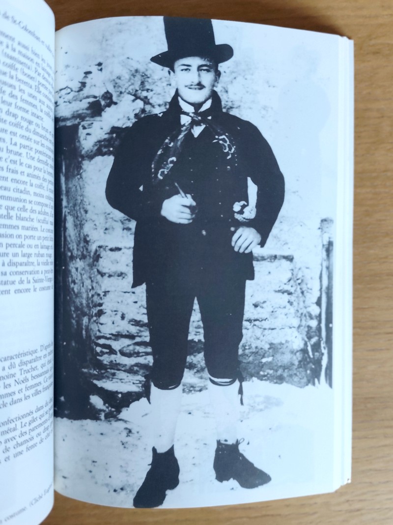 La mémoire du vieux village (Bessans). La vie quotidienne d'une communauté paysanne savoyarde au début du siècle