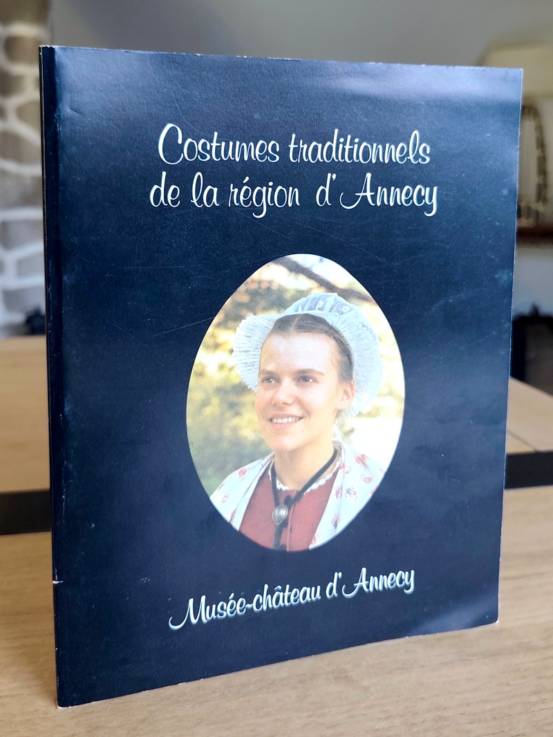 Costumes traditionnels de la région d'Annecy. Exposition présentée par l'écho de nos montagnes et...