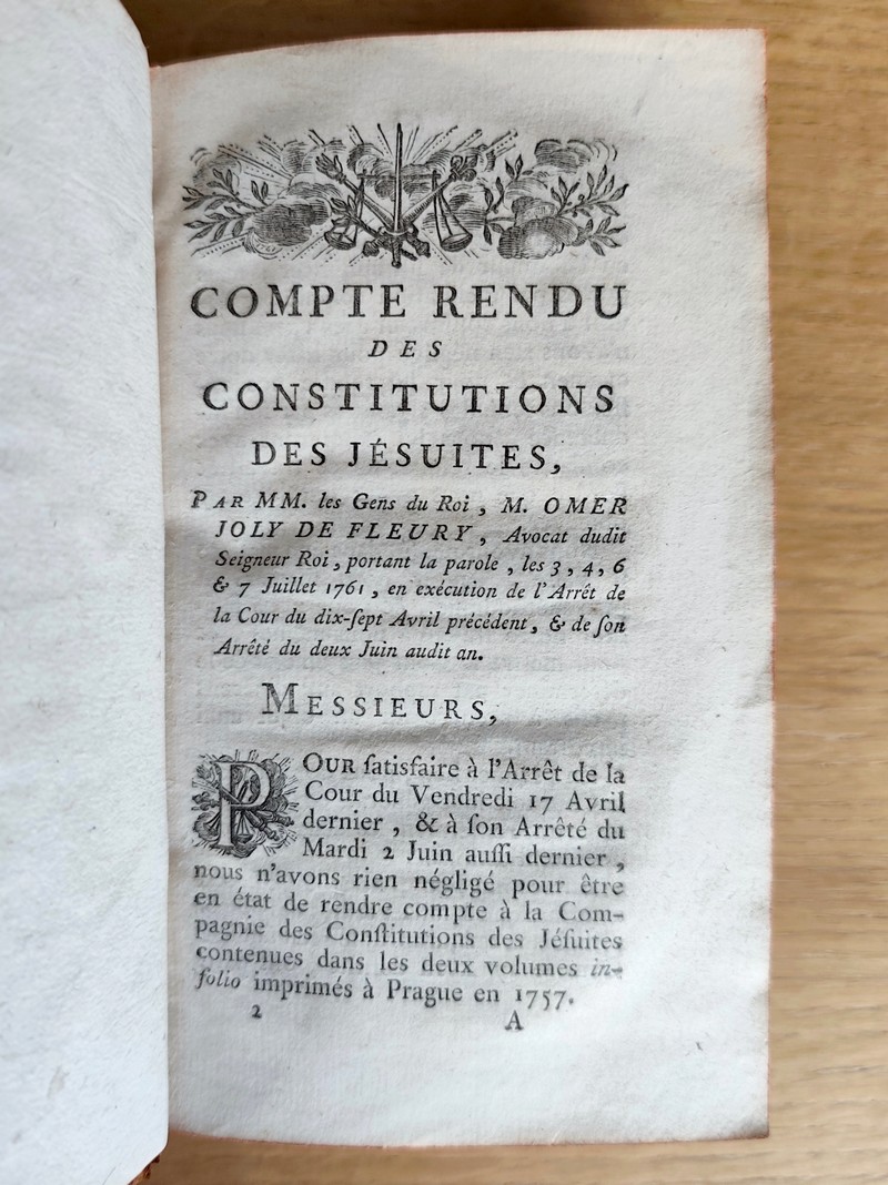 (4 volumes reliés en 1) Compte rendu des constitutions des Jésuites (Omer Joly de Fleury) portant la parole les 3 au 7 juillet 1761. Suivi de : Compte rendu des constitutions des Jésuites (De Caradeuc de La Chalotais) Procureur général du Roi au Parlement de Bretagne les 1 au 5 décembre 1761. Suivi de : Second Compte rendu sur l'appel comme d'abus des constitutions des Jésuites (caradeuc de La Chalotais) les 21 à 24 mai 1762