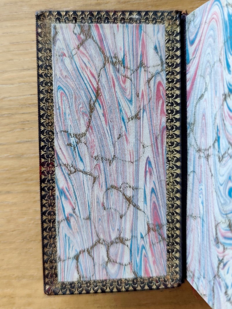 Paroissien Romain pratique contenant les Prières usuelles avec réflexions, les évangiles des Dimanches et des fêtes, les vêpres, Antiennes, Tedeum, Veni creator, etc.