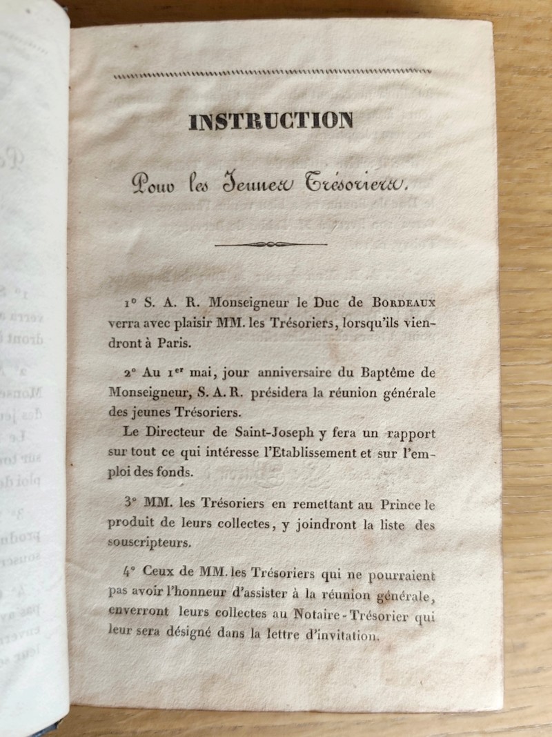Carnet de compte et de bienfaisance pour l'établissement Royal de Saint-Joseph de Versailles 1829 - 1830