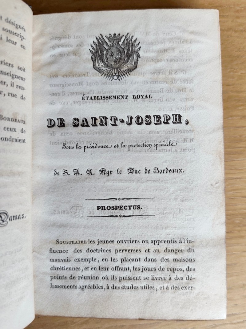 Carnet de compte et de bienfaisance pour l'établissement Royal de Saint-Joseph de Versailles 1829 - 1830