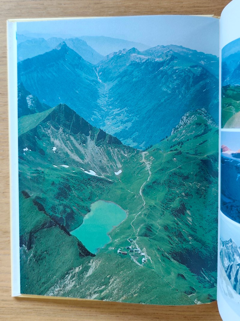 Pays de Savoie. Petite encyclopédie savoyarde. Le milieu physique ; L'histoire ; La vie quotidienne et traditions populaires ; De l'art populaire à l'art savant ; La vie économique.