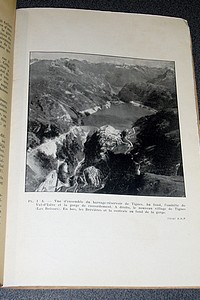 Actualités savoyardes. L'aménagement hydro-électrique et touristique d'une grande vallée et ses répercussions économiques, démographiques et sociales : La Tarentaise depuis 1946